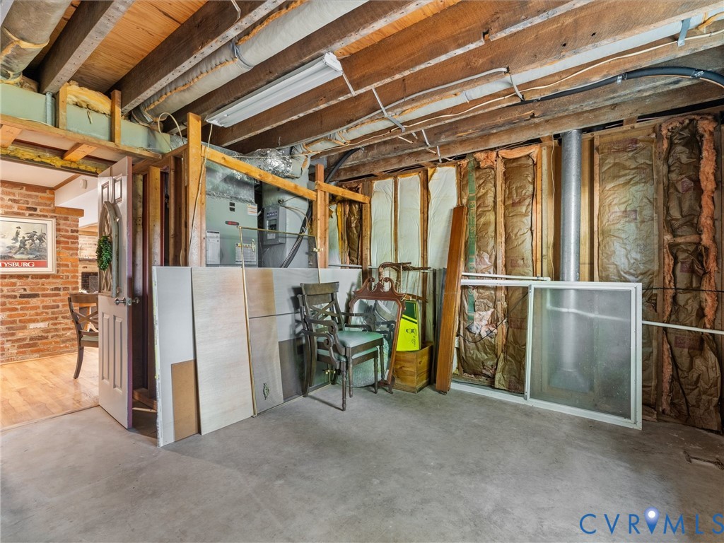2235 Lakeview Dr