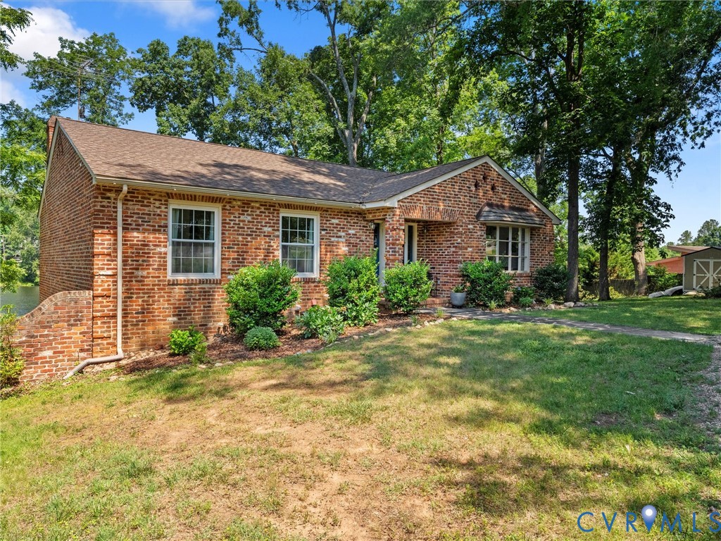2235 Lakeview Dr