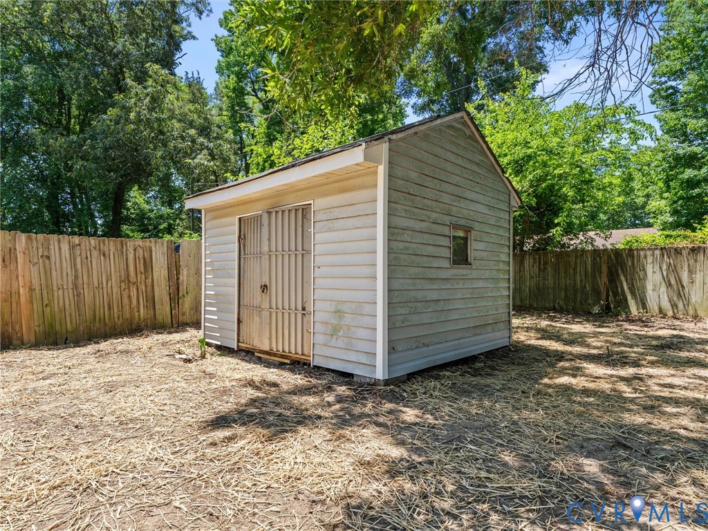 21304 Hampton Ave