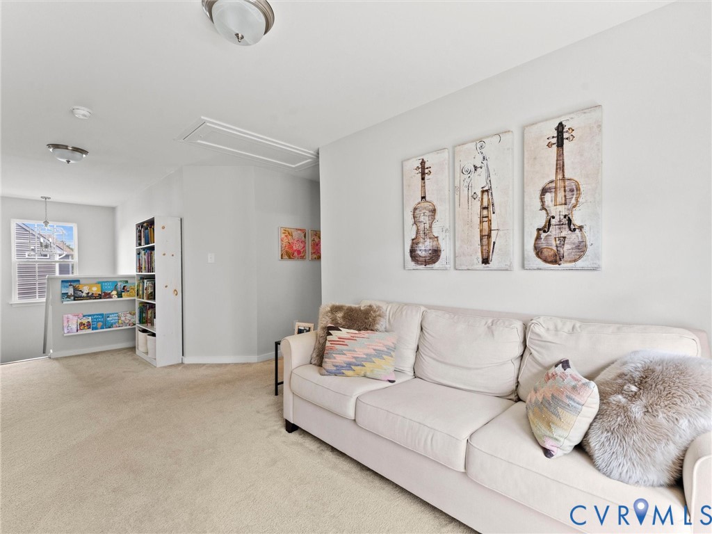 5661 Rohan Pl