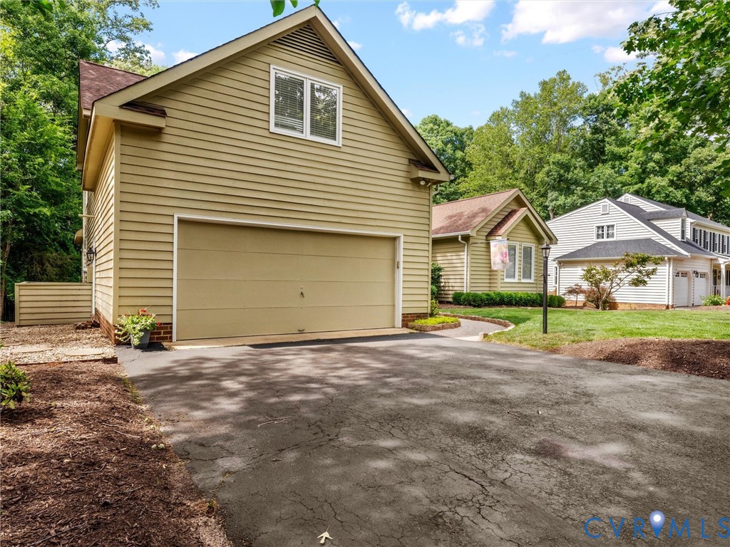 6310 Walnut Bend Ter