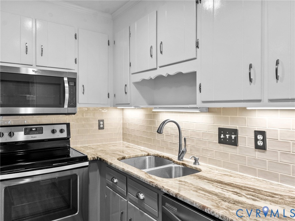 6811 Sika Ct