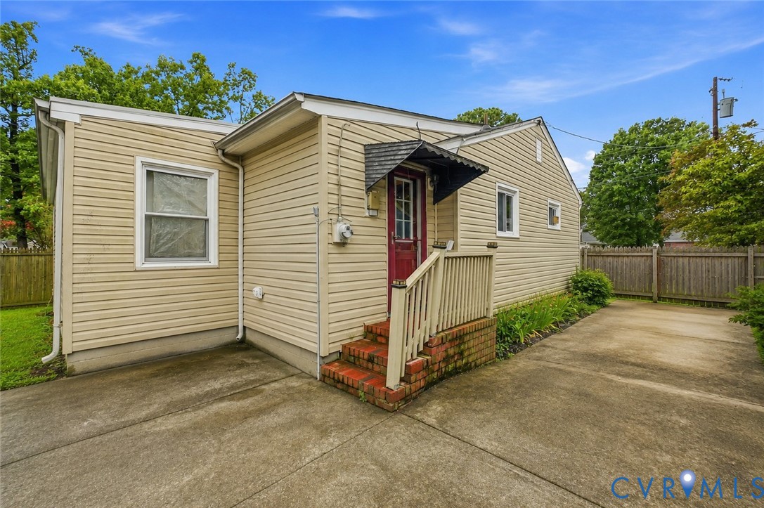 3136 Joseph Ave