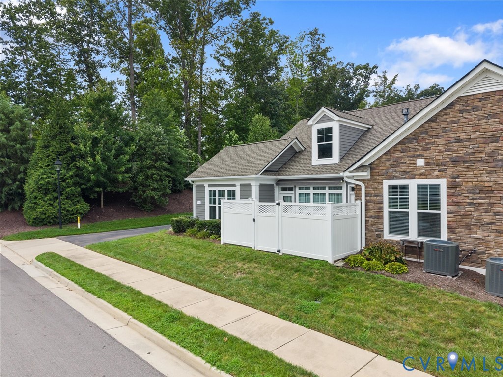 7704 Ashlake