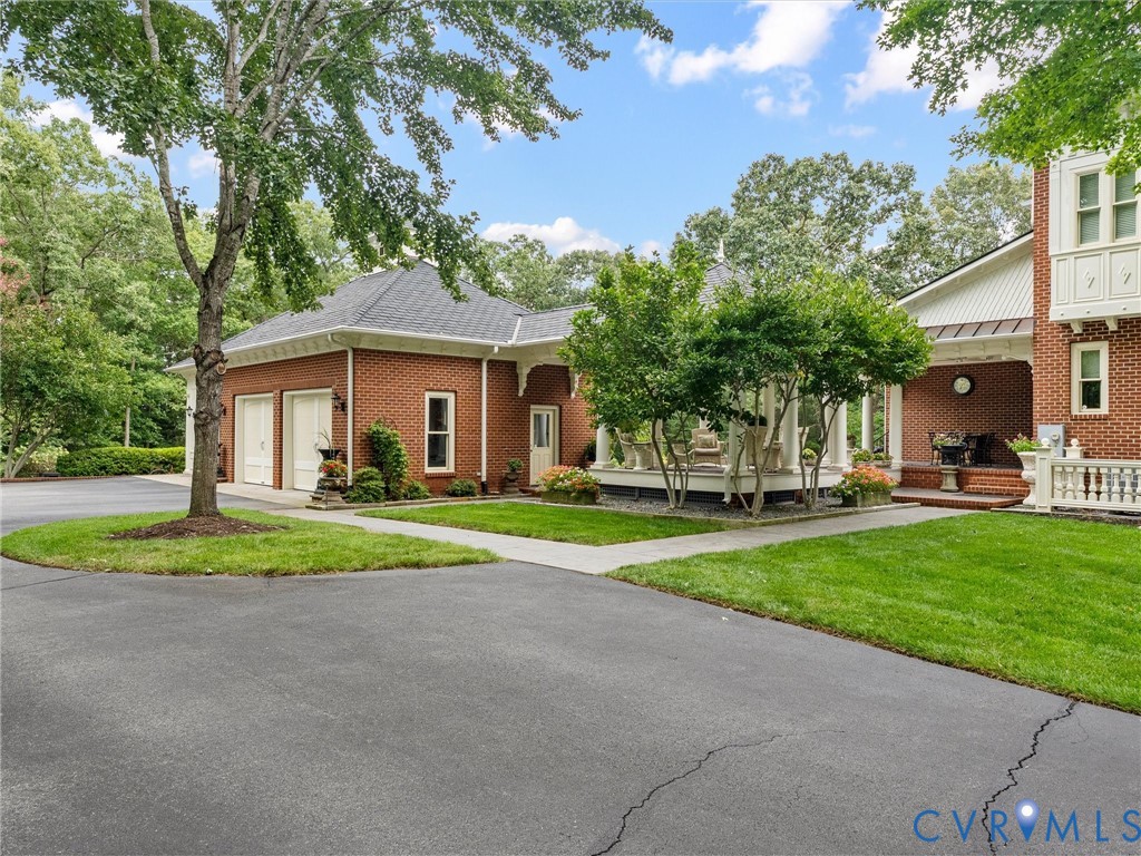 3255 Greywalls Dr