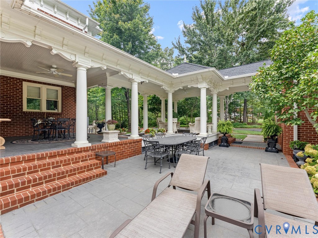 3255 Greywalls Dr