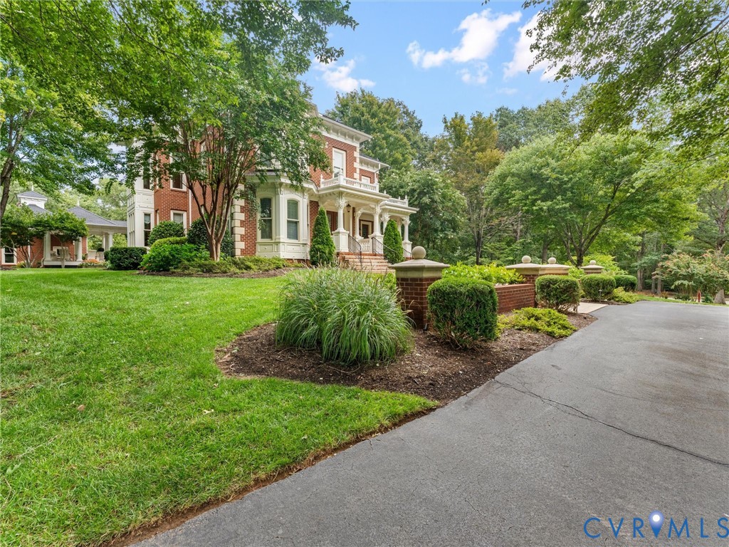 3255 Greywalls Dr