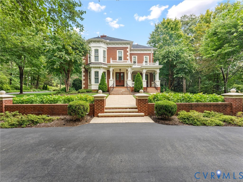 3255 Greywalls Dr