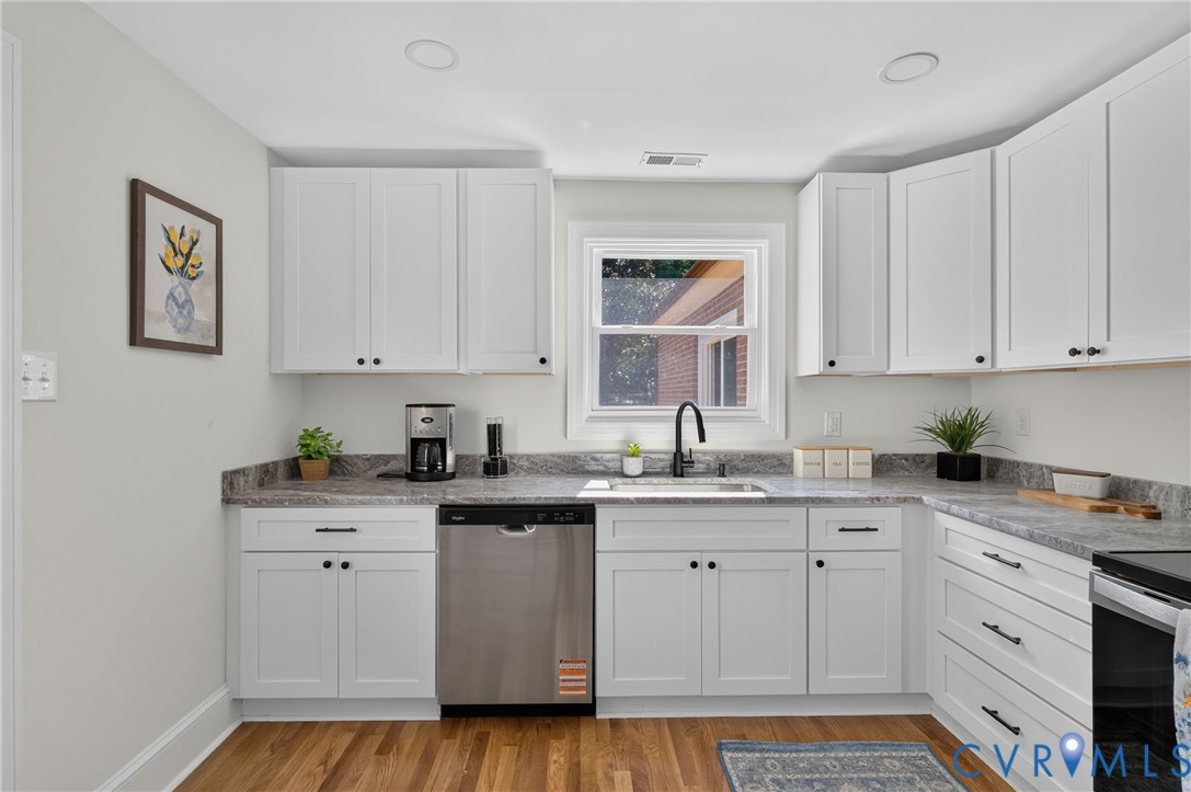 3054 Dupont Ave