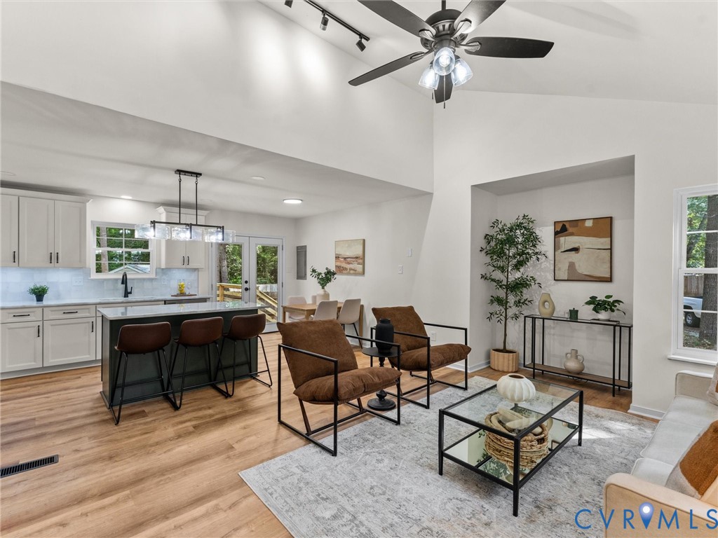 4902 Genlou Ct