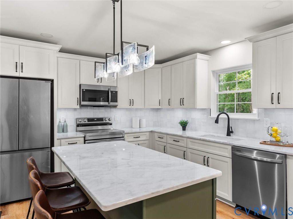 4902 Genlou Ct