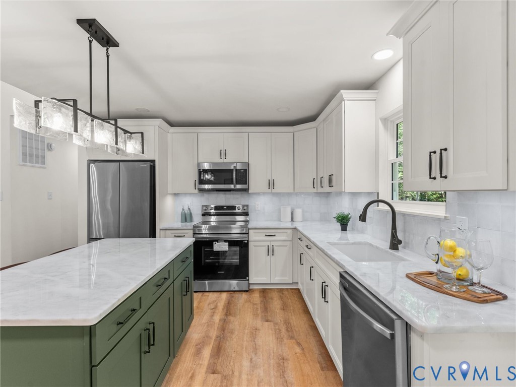 4902 Genlou Ct