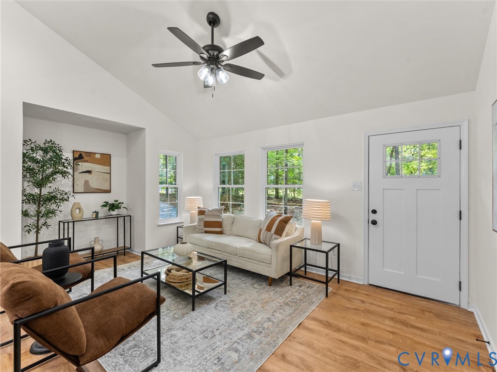 4902 Genlou Ct