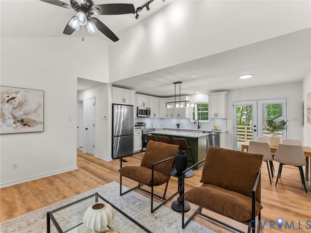 4902 Genlou Ct