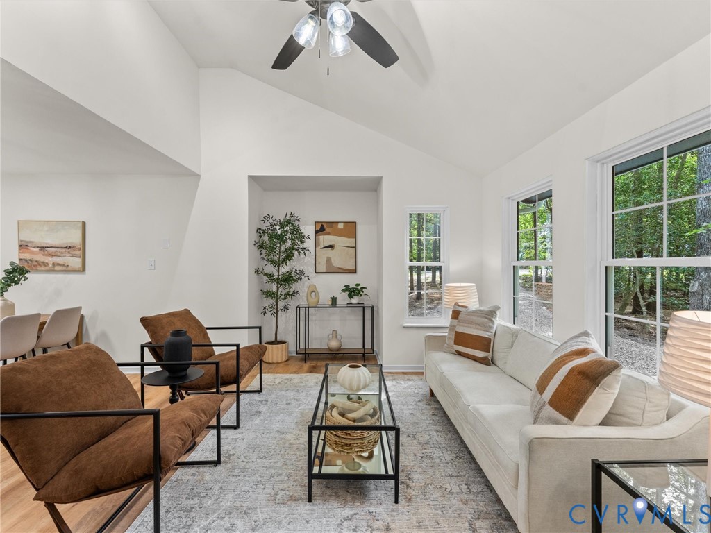 4902 Genlou Ct