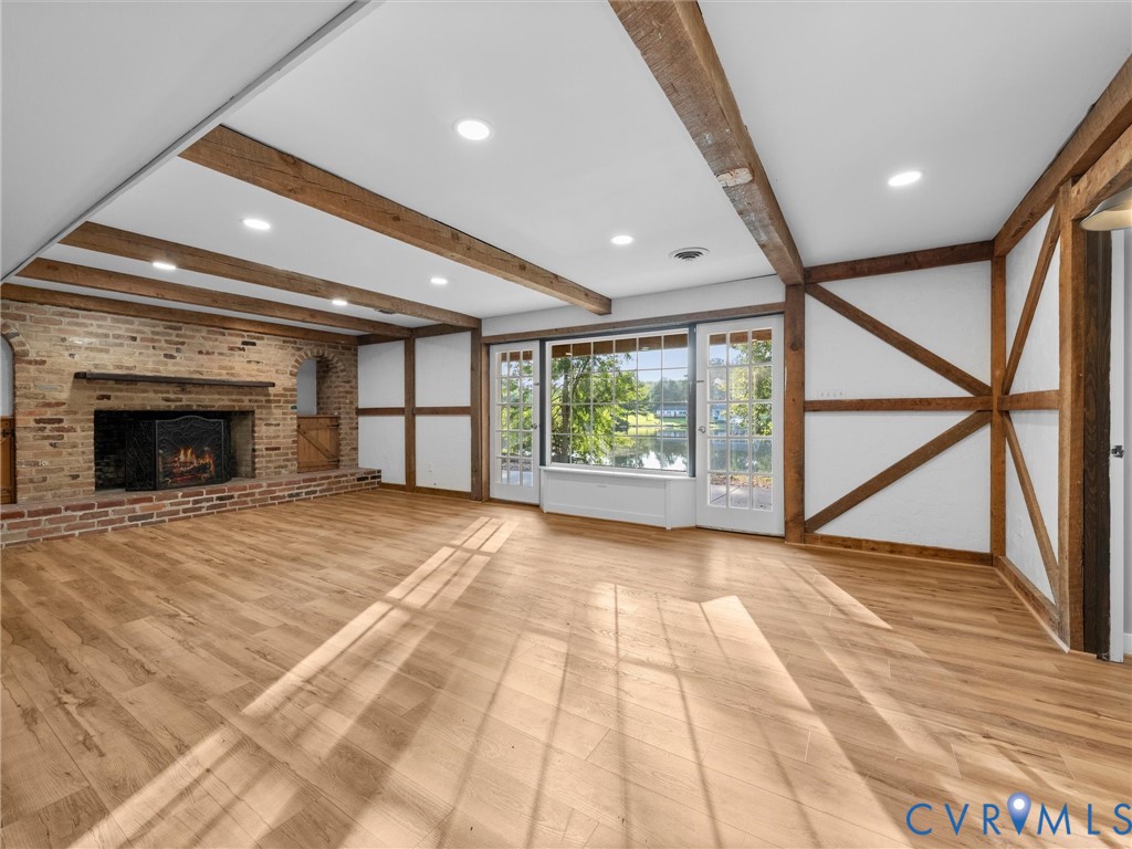 2235 Lakeview Dr
