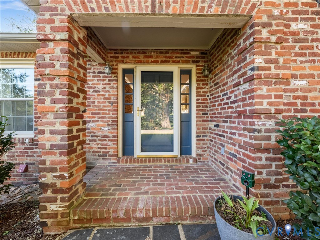 2235 Lakeview Dr