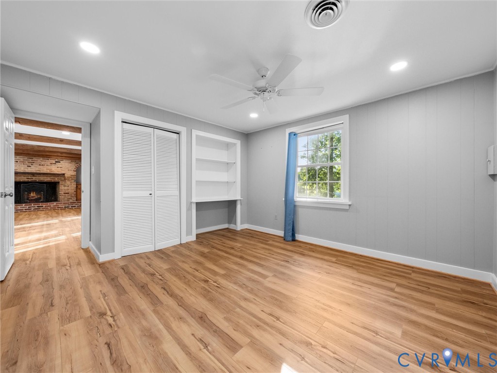2235 Lakeview Dr