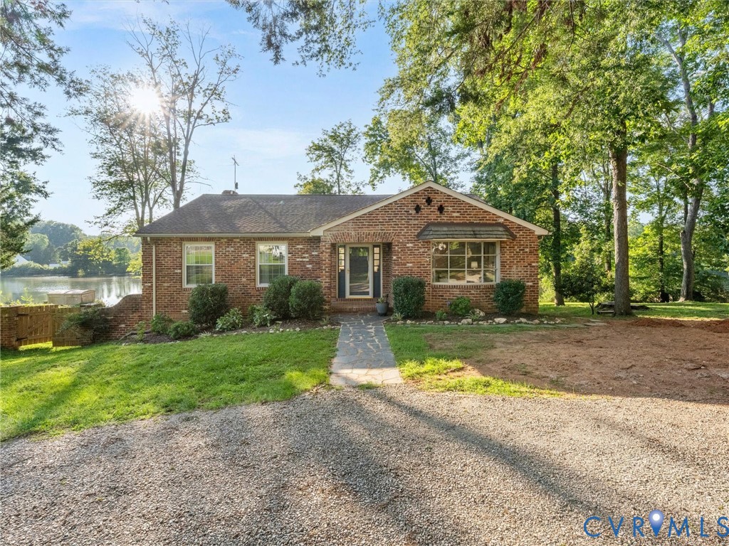 2235 Lakeview Dr