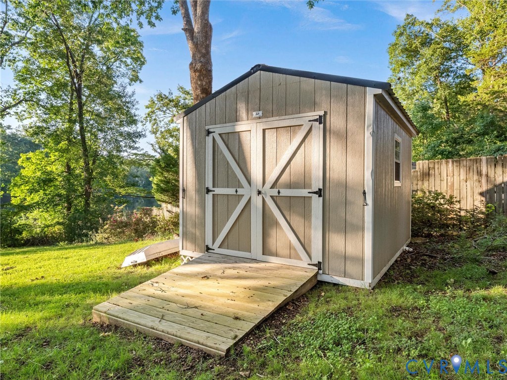 2235 Lakeview Dr