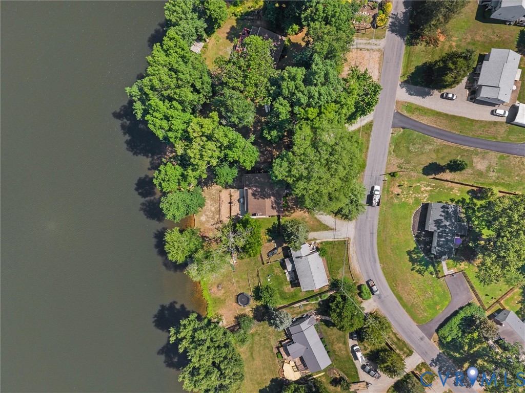 2235 Lakeview Dr