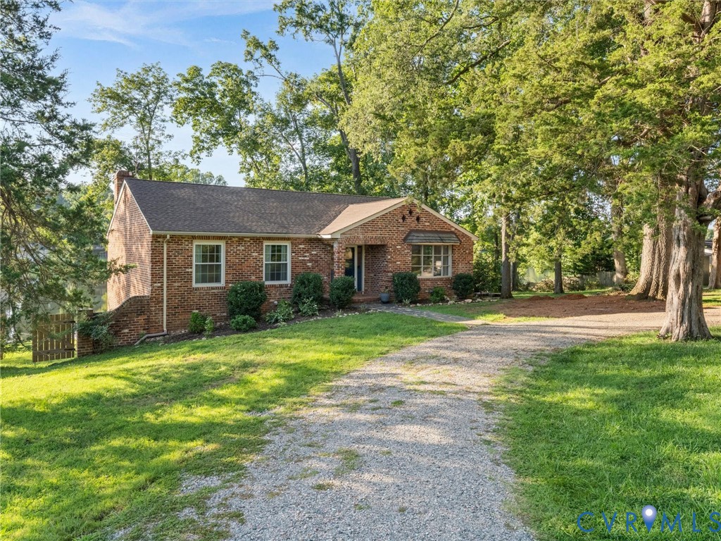 2235 Lakeview Dr
