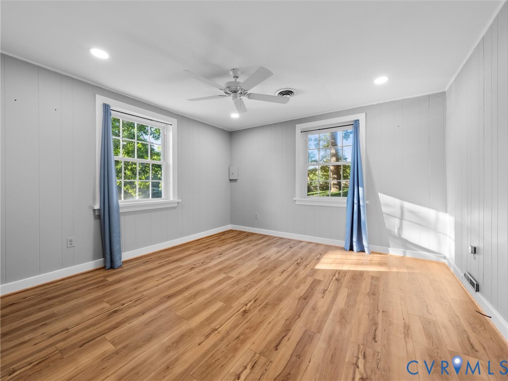 2235 Lakeview Dr