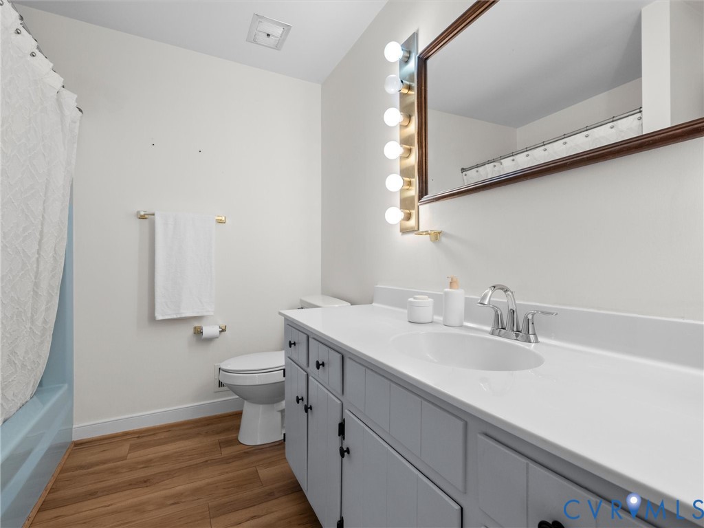 2235 Lakeview Dr