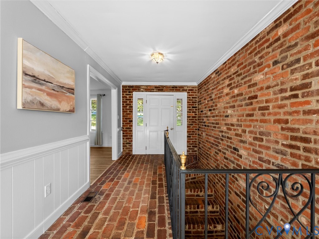 2235 Lakeview Dr