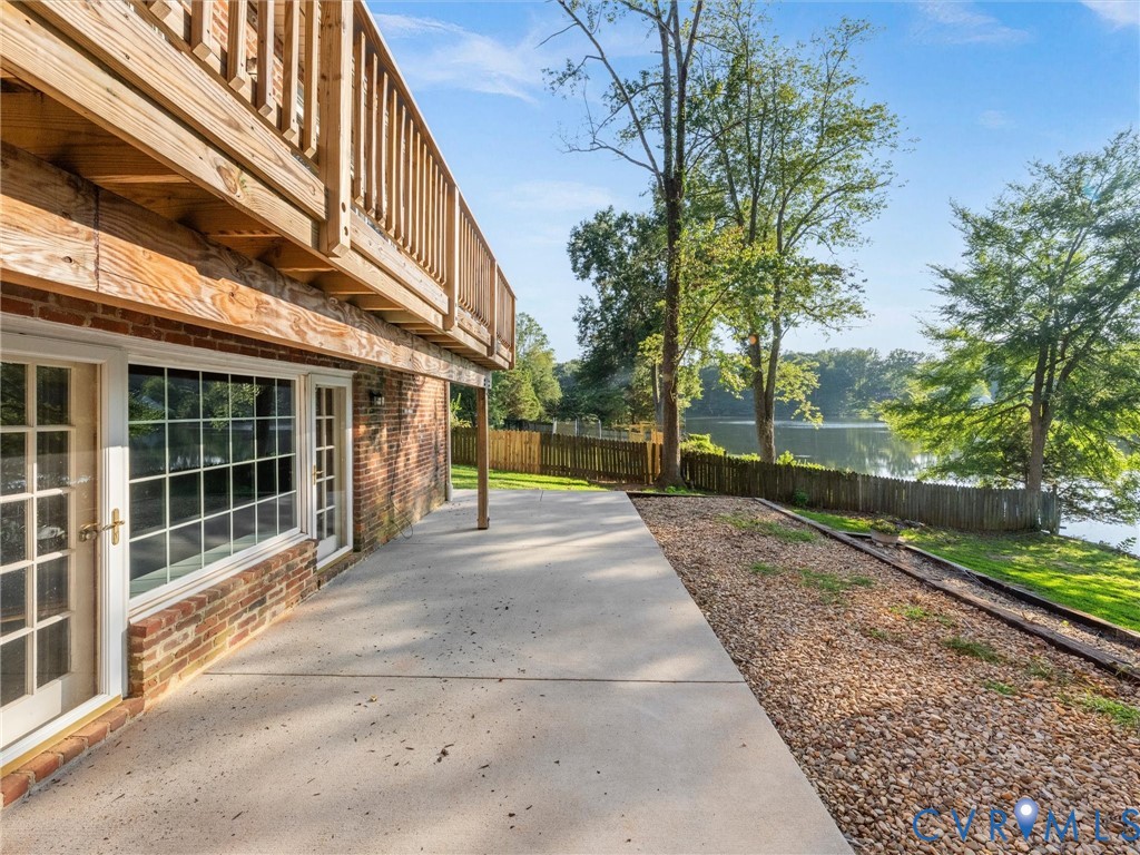 2235 Lakeview Dr