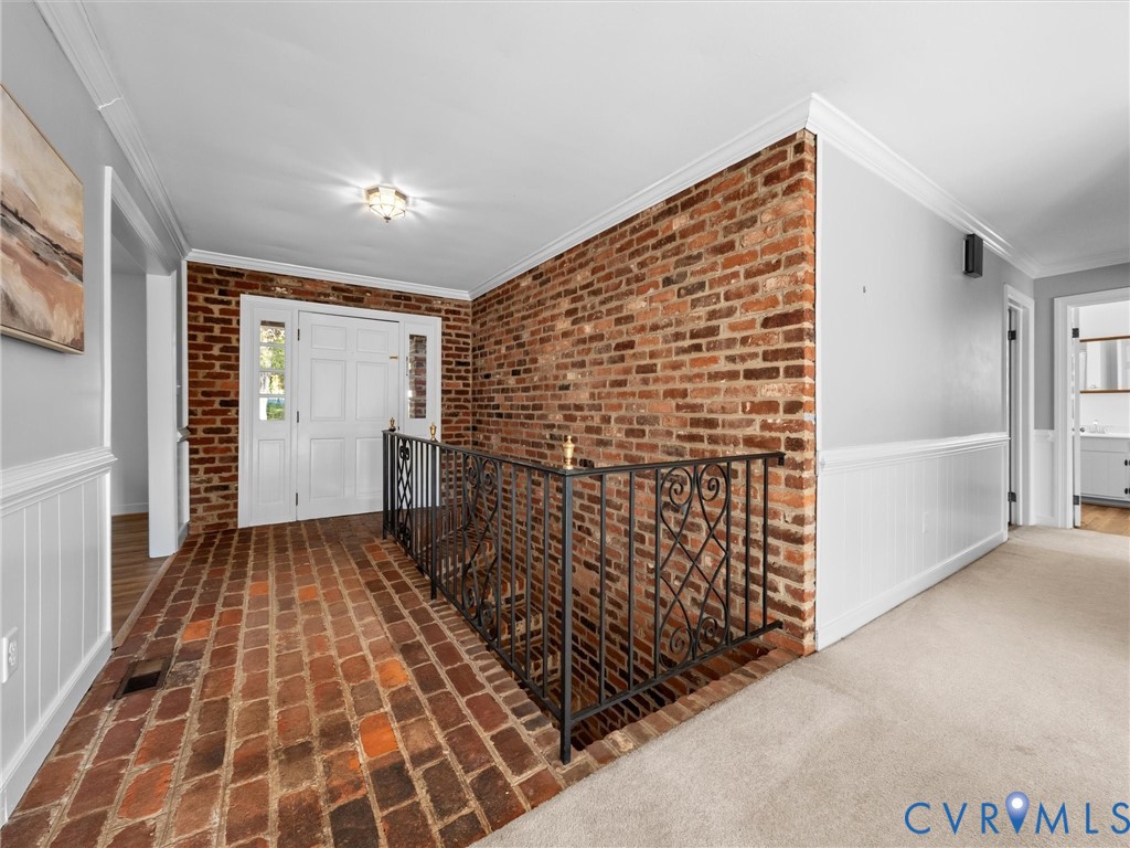 2235 Lakeview Dr
