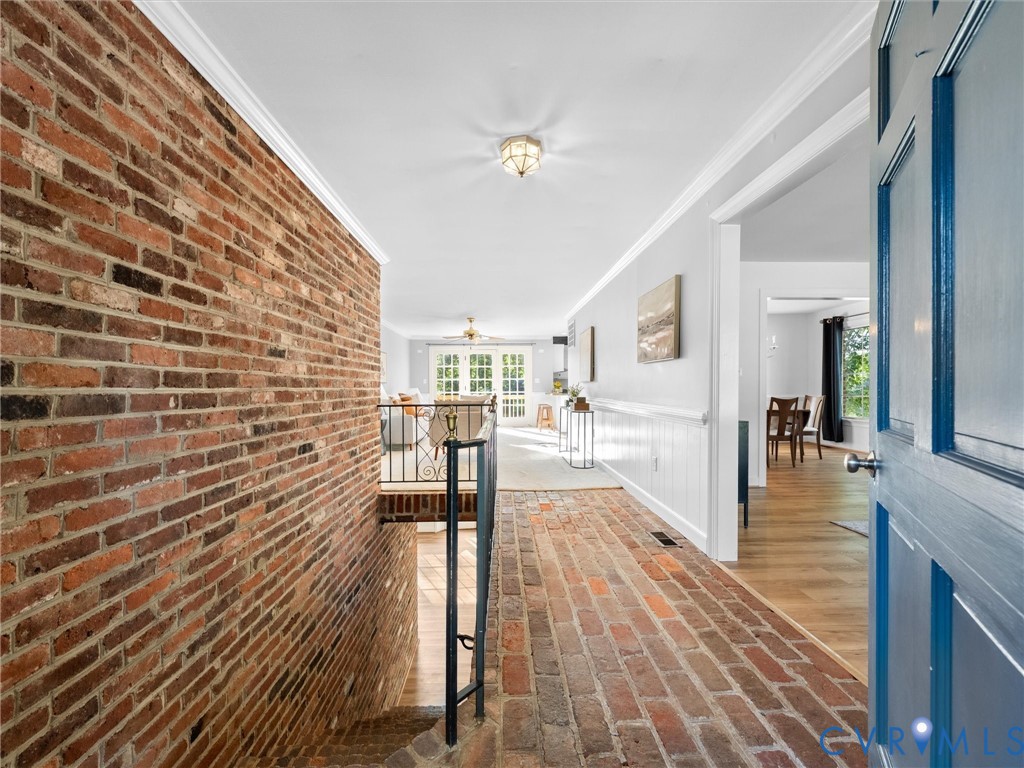 2235 Lakeview Dr
