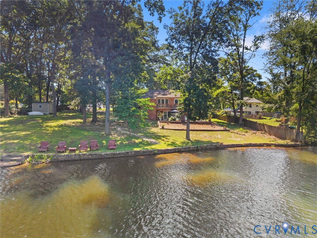 2235 Lakeview Dr