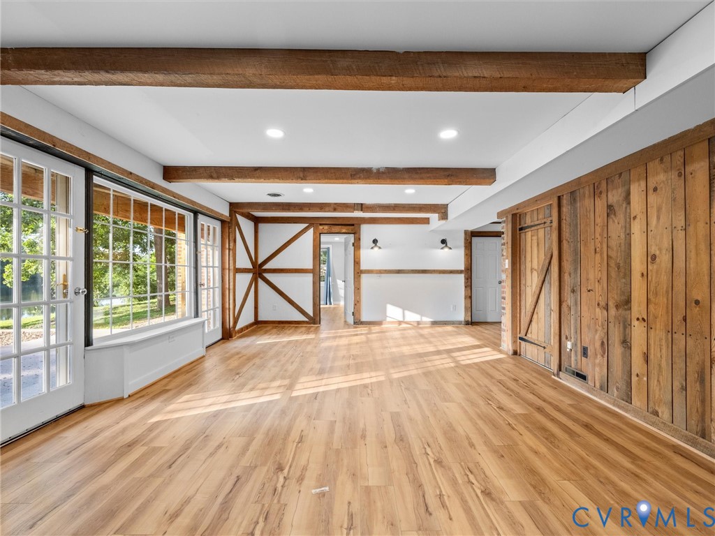 2235 Lakeview Dr