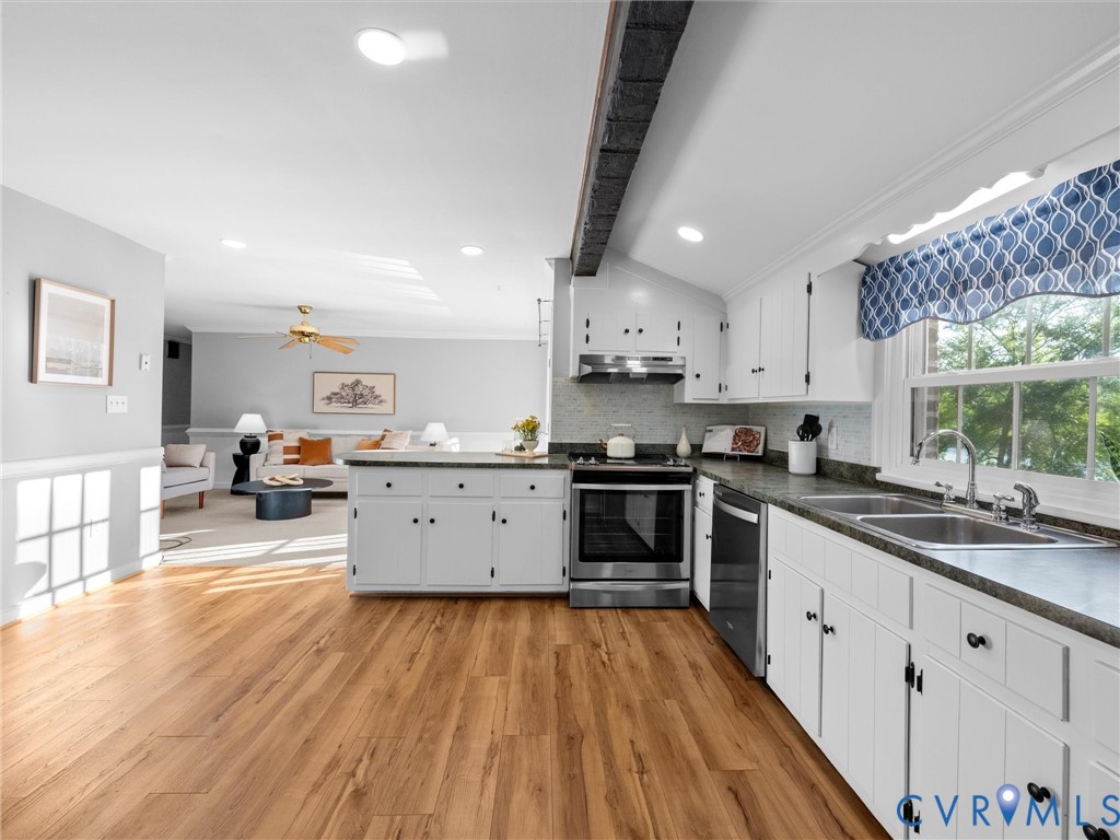 2235 Lakeview Dr