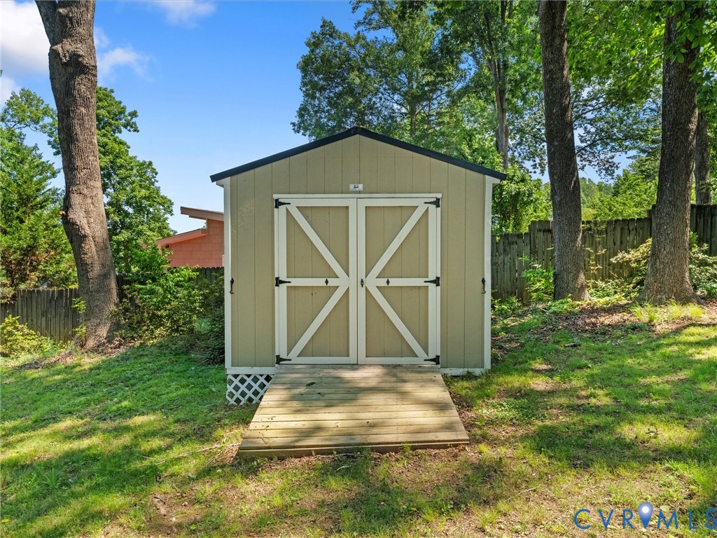 2235 Lakeview Dr