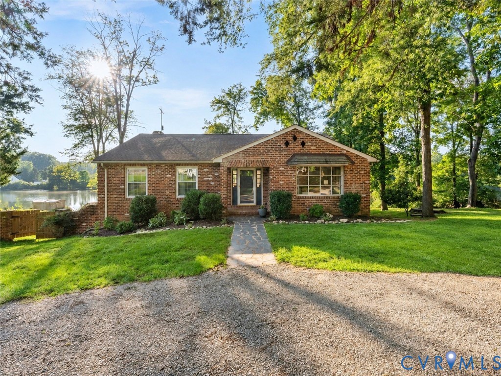 2235 Lakeview Dr