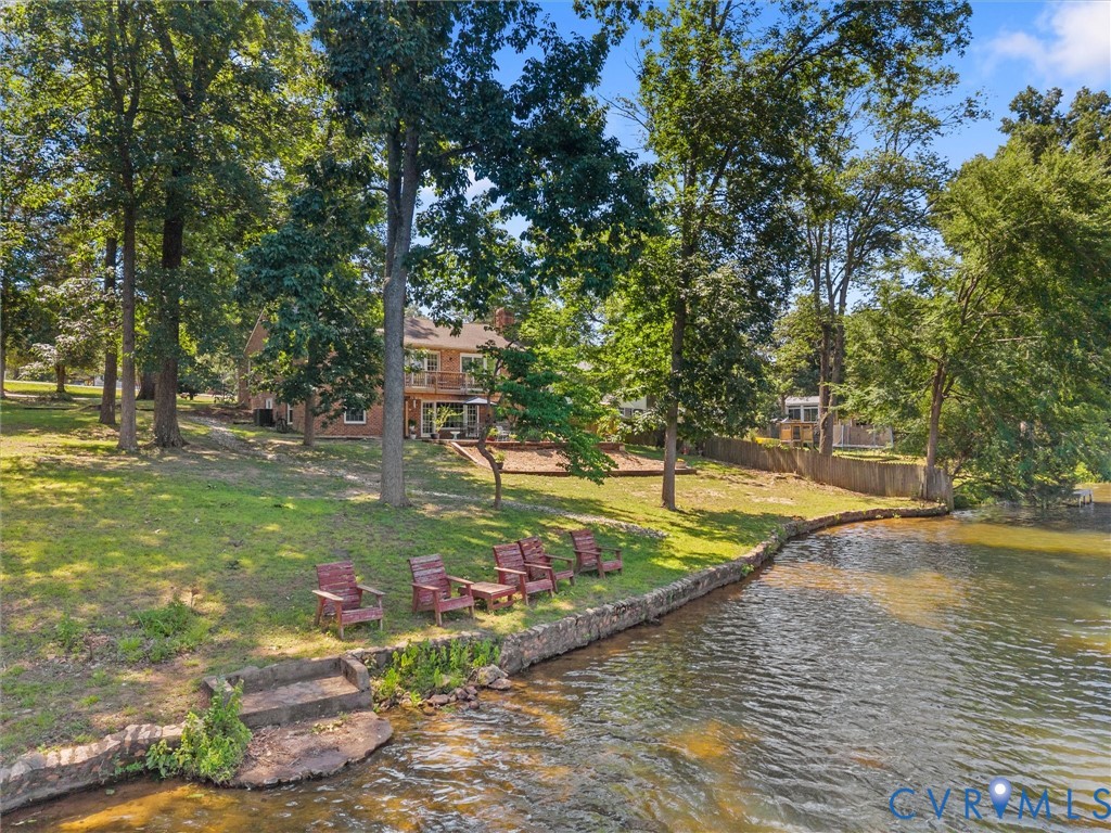 2235 Lakeview Dr