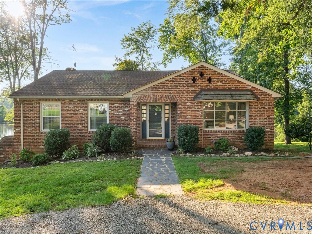 2235 Lakeview Dr