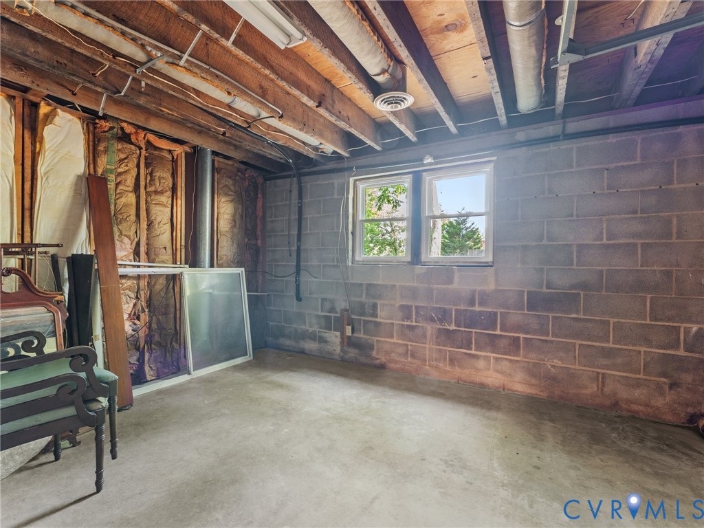 2235 Lakeview Dr