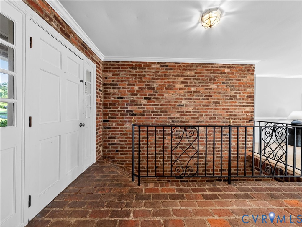 2235 Lakeview Dr