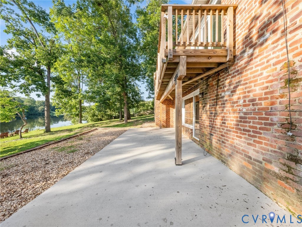 2235 Lakeview Dr