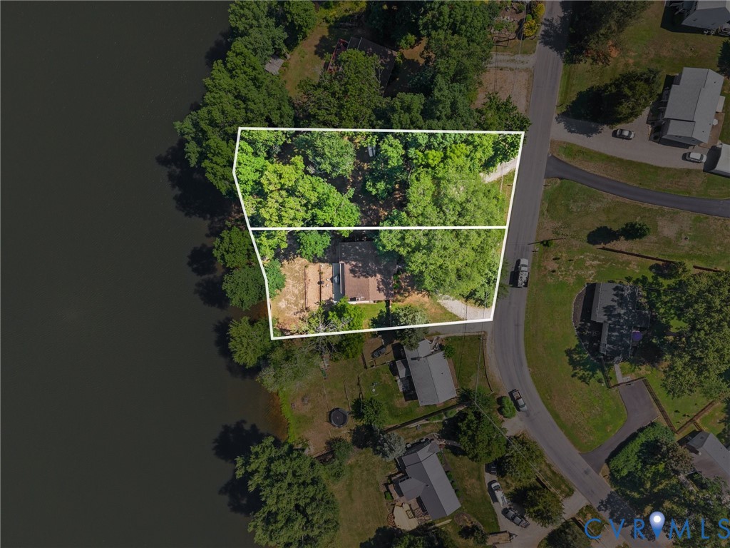 2235 Lakeview Dr