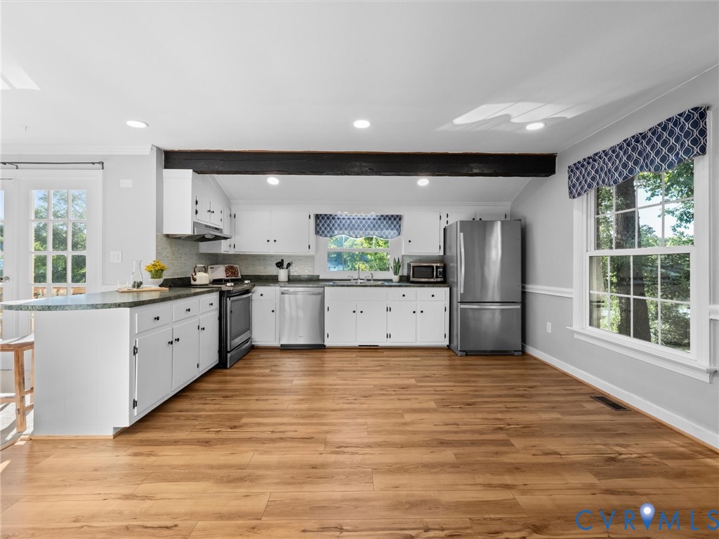 2235 Lakeview Dr
