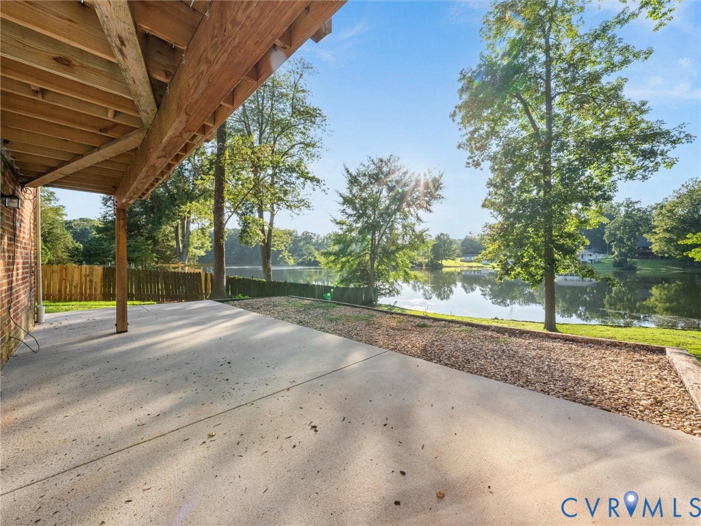 2235 Lakeview Dr