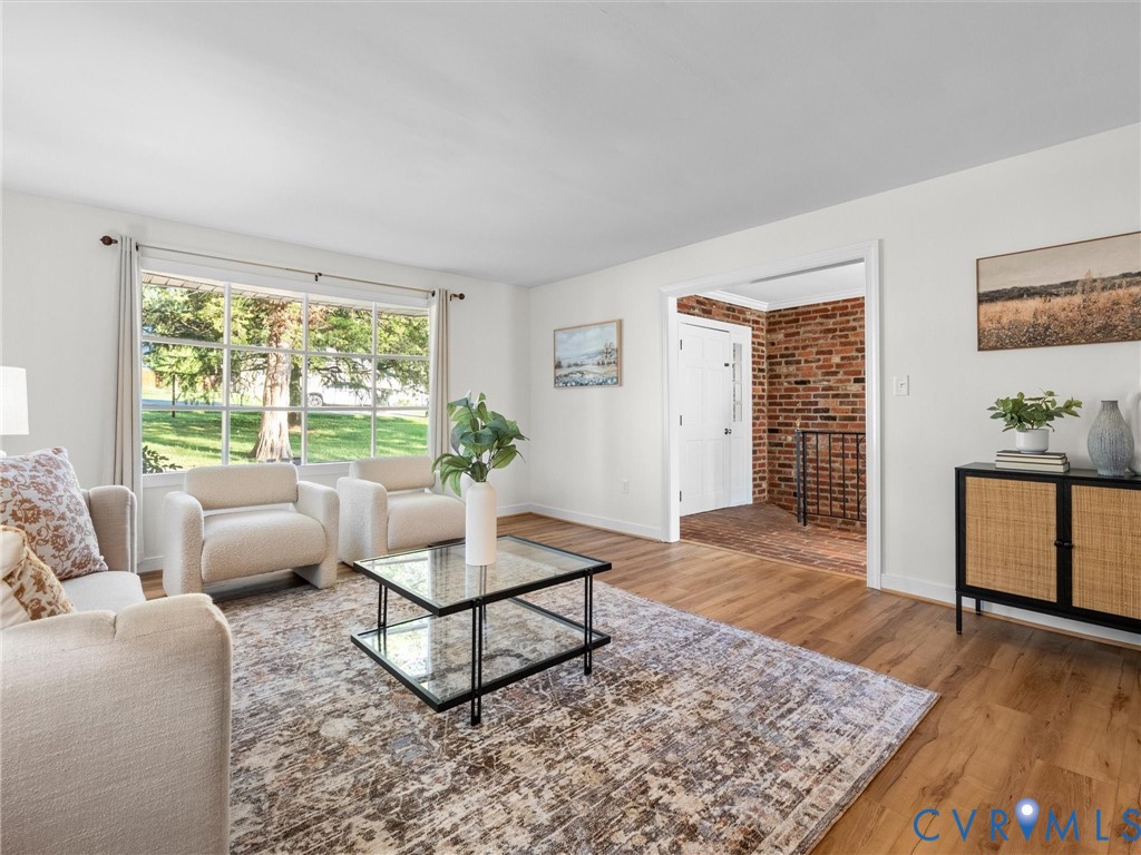 2235 Lakeview Dr
