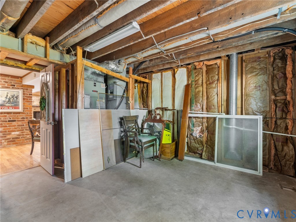 2235 Lakeview Dr