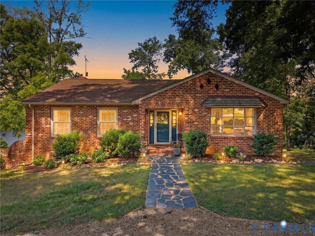 2235 Lakeview Dr