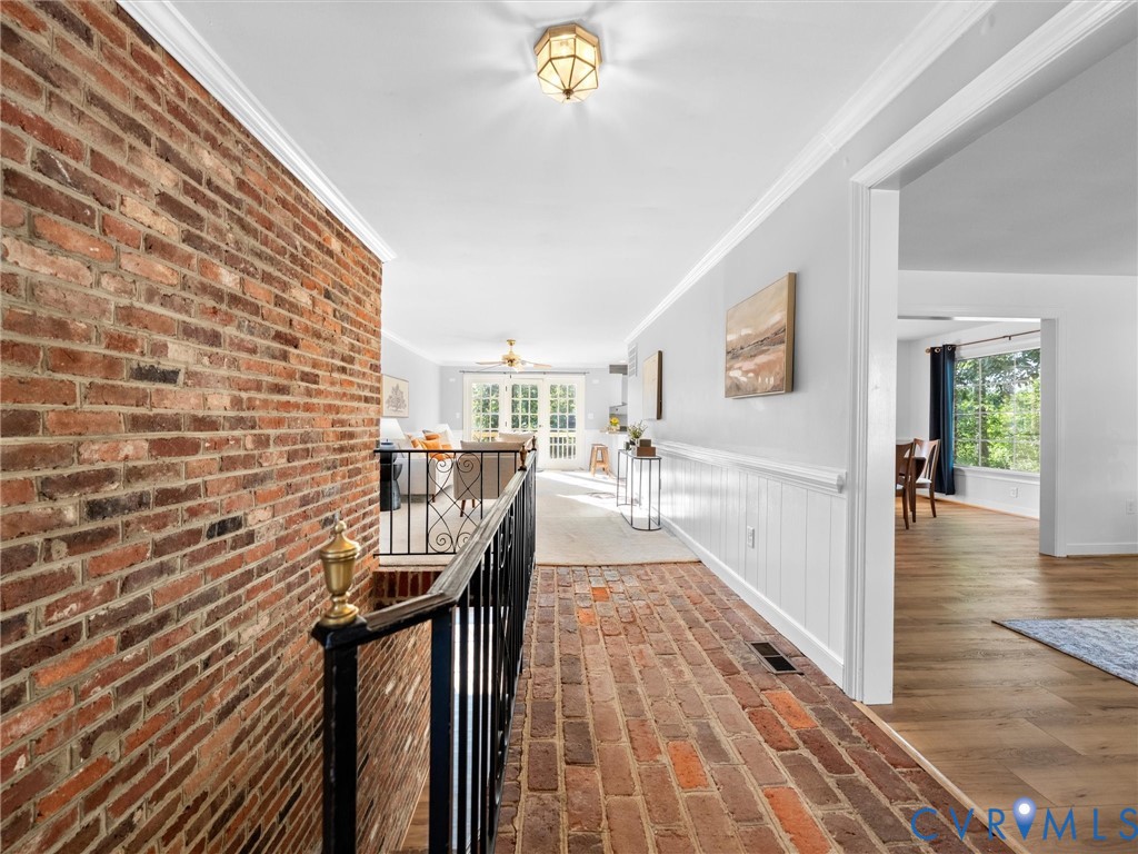 2235 Lakeview Dr