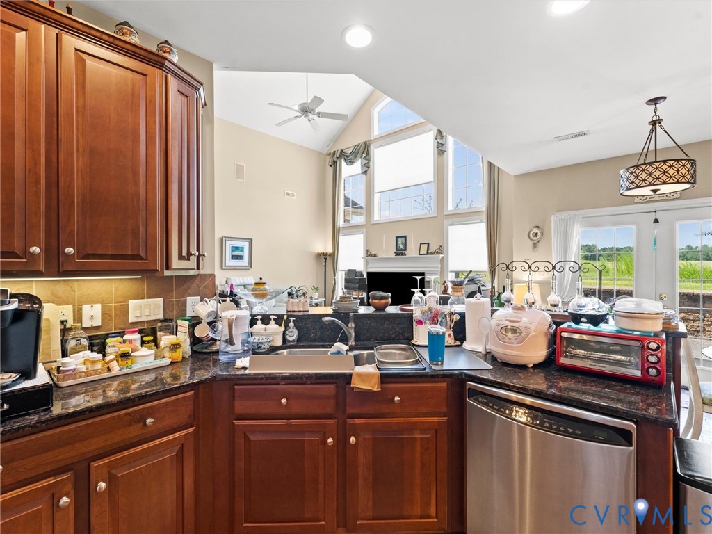 5530 Villa Green Dr